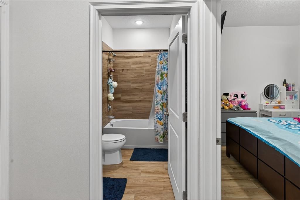 En Venta: $295,000 (4 camas, 2 baños, 1445 Pies cuadrados)