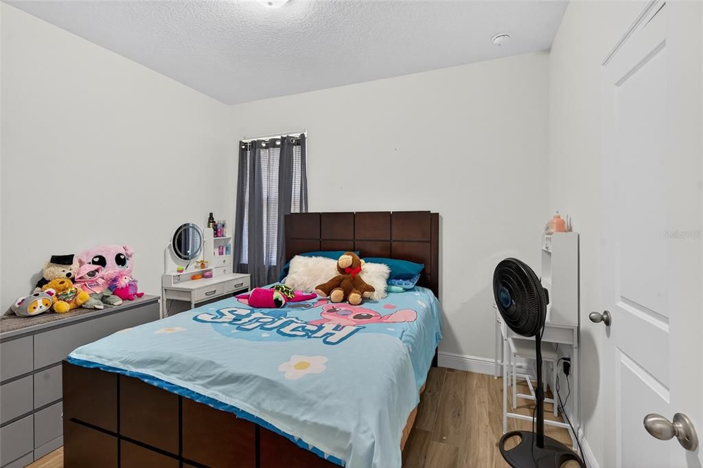 En Venta: $295,000 (4 camas, 2 baños, 1445 Pies cuadrados)