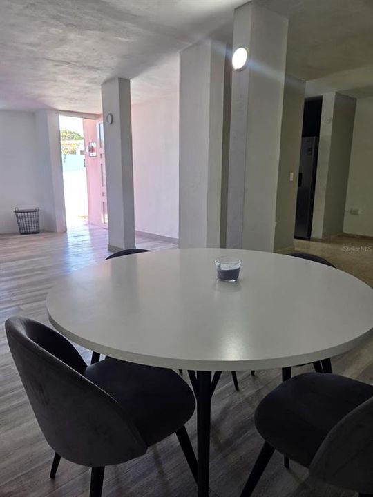 На продажу: $250,000 (3 спален, 1 ванн, 9409 Квадратных фут)