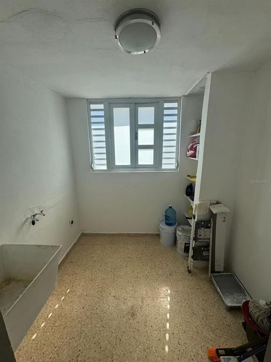 На продажу: $250,000 (3 спален, 1 ванн, 9409 Квадратных фут)