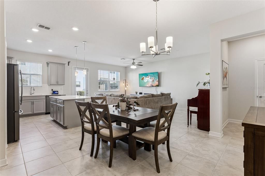 For Sale: $350,000 (3 beds, 2 baths, 1859 Square Feet)