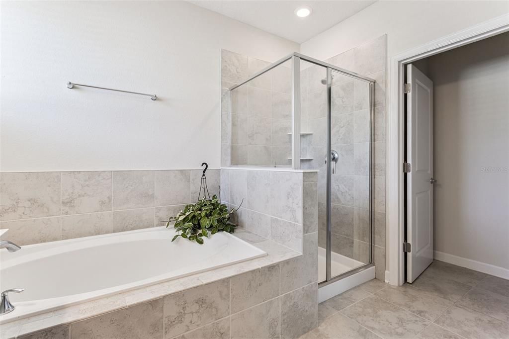 For Sale: $350,000 (3 beds, 2 baths, 1859 Square Feet)