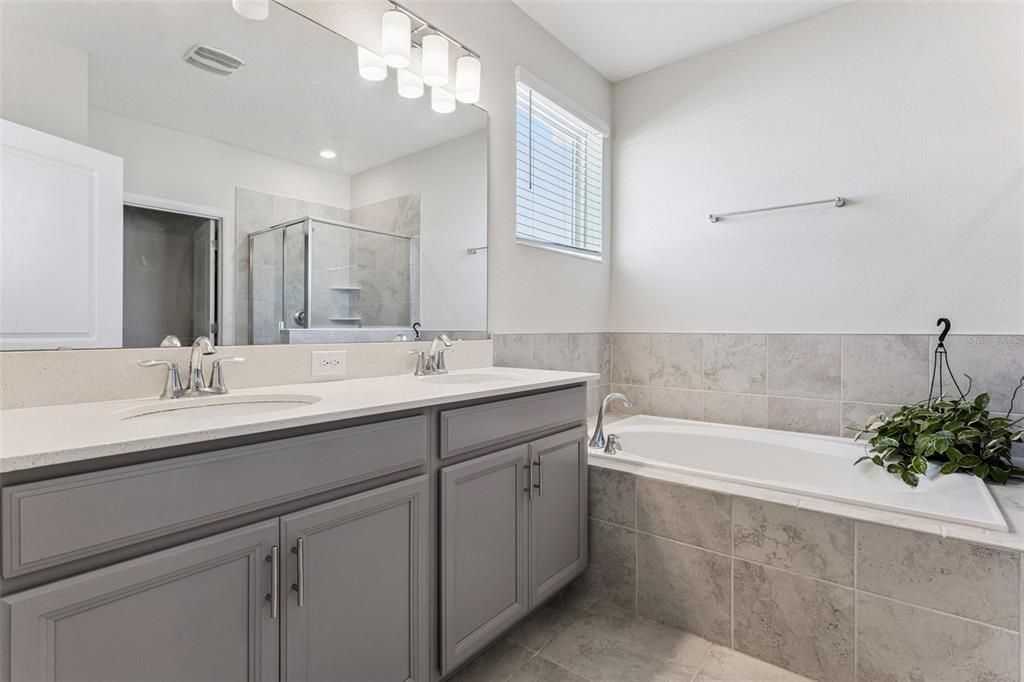 For Sale: $350,000 (3 beds, 2 baths, 1859 Square Feet)