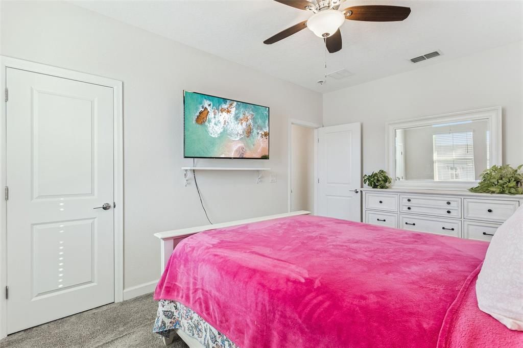 For Sale: $350,000 (3 beds, 2 baths, 1859 Square Feet)