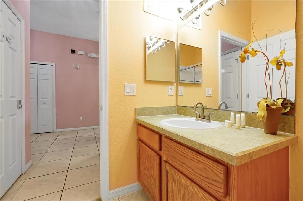 На продажу: $264,900 (3 спален, 2 ванн, 1227 Квадратных фут)