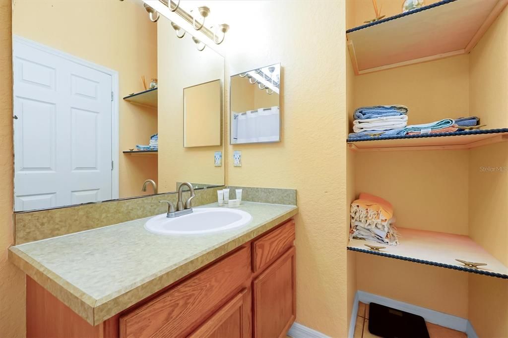 На продажу: $264,900 (3 спален, 2 ванн, 1227 Квадратных фут)