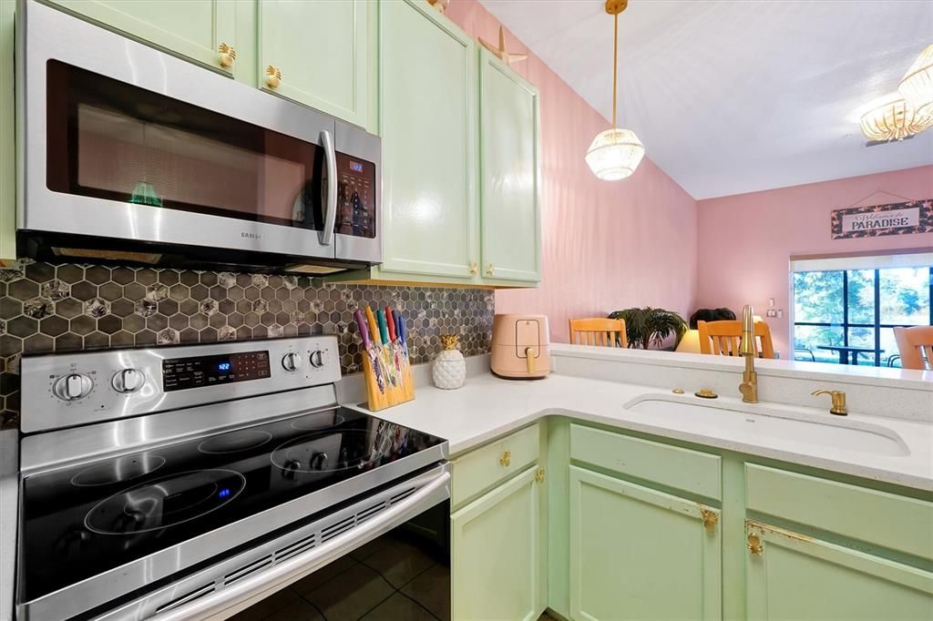 На продажу: $264,900 (3 спален, 2 ванн, 1227 Квадратных фут)