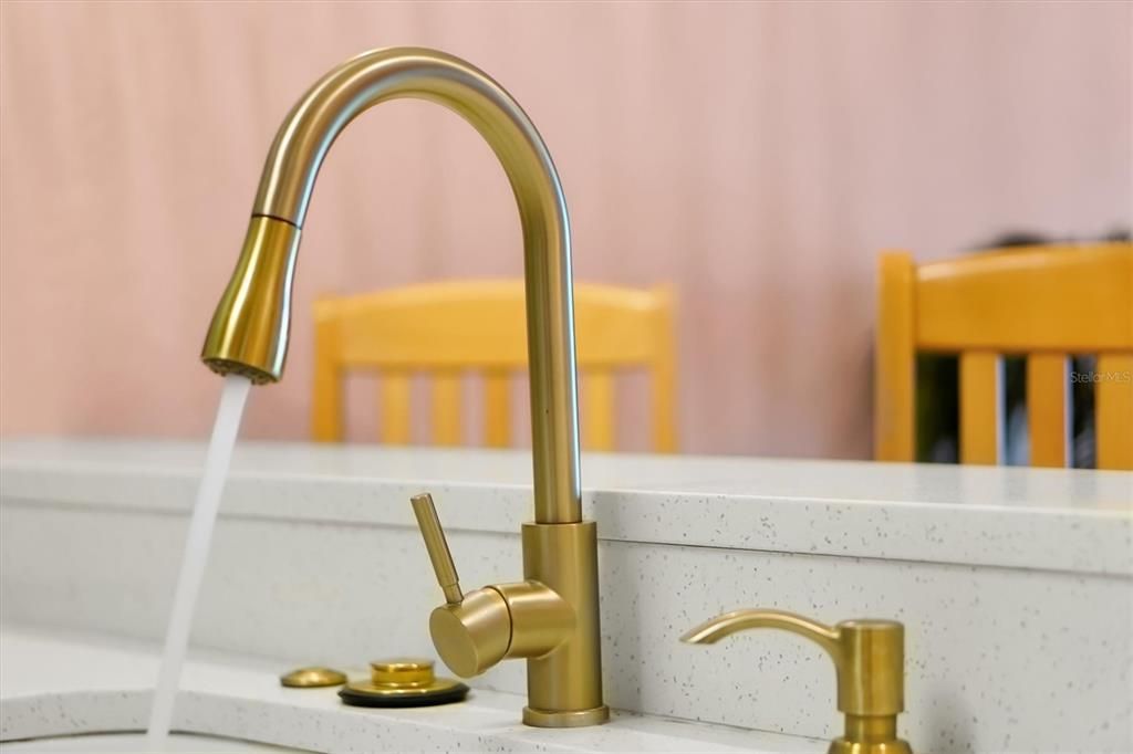 На продажу: $264,900 (3 спален, 2 ванн, 1227 Квадратных фут)