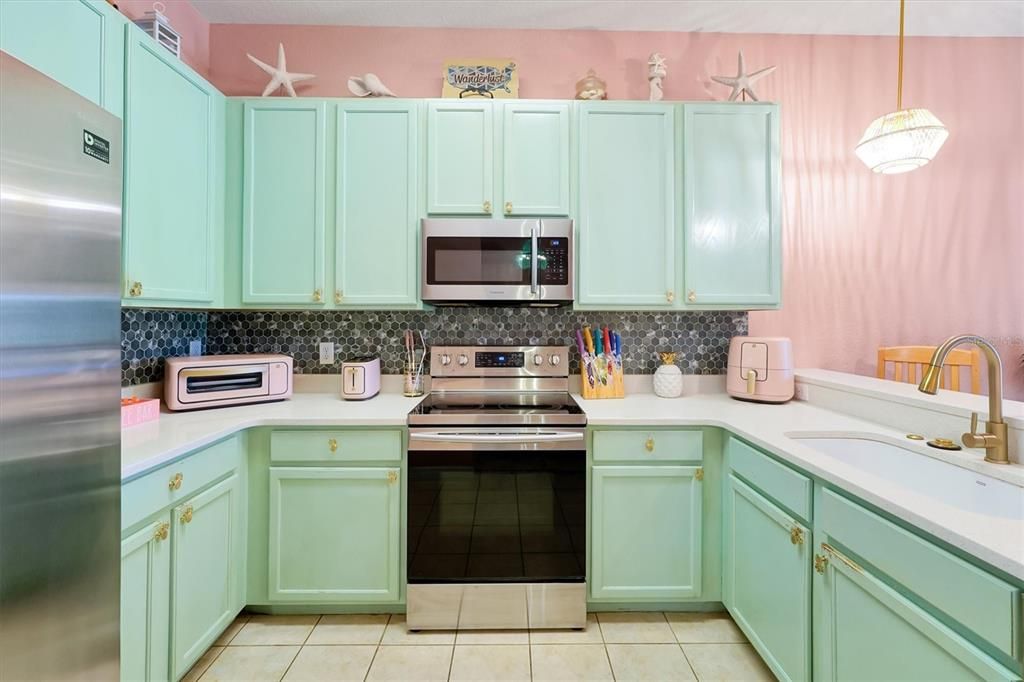 На продажу: $264,900 (3 спален, 2 ванн, 1227 Квадратных фут)