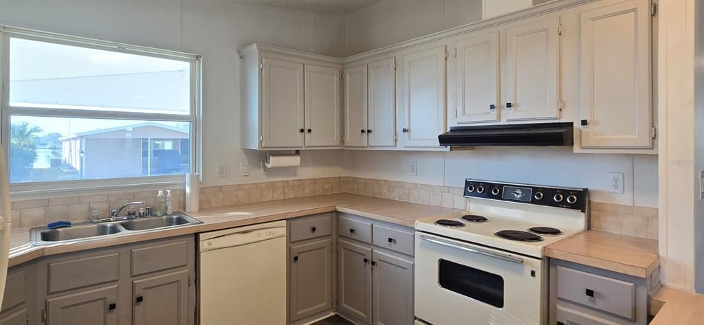 For Sale: $164,000 (2 beds, 2 baths, 1173 Square Feet)