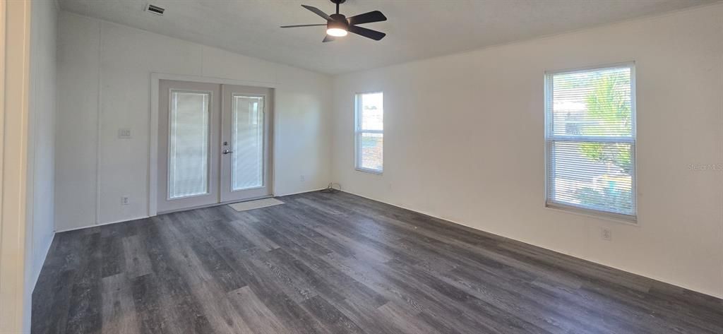 For Sale: $164,000 (2 beds, 2 baths, 1173 Square Feet)