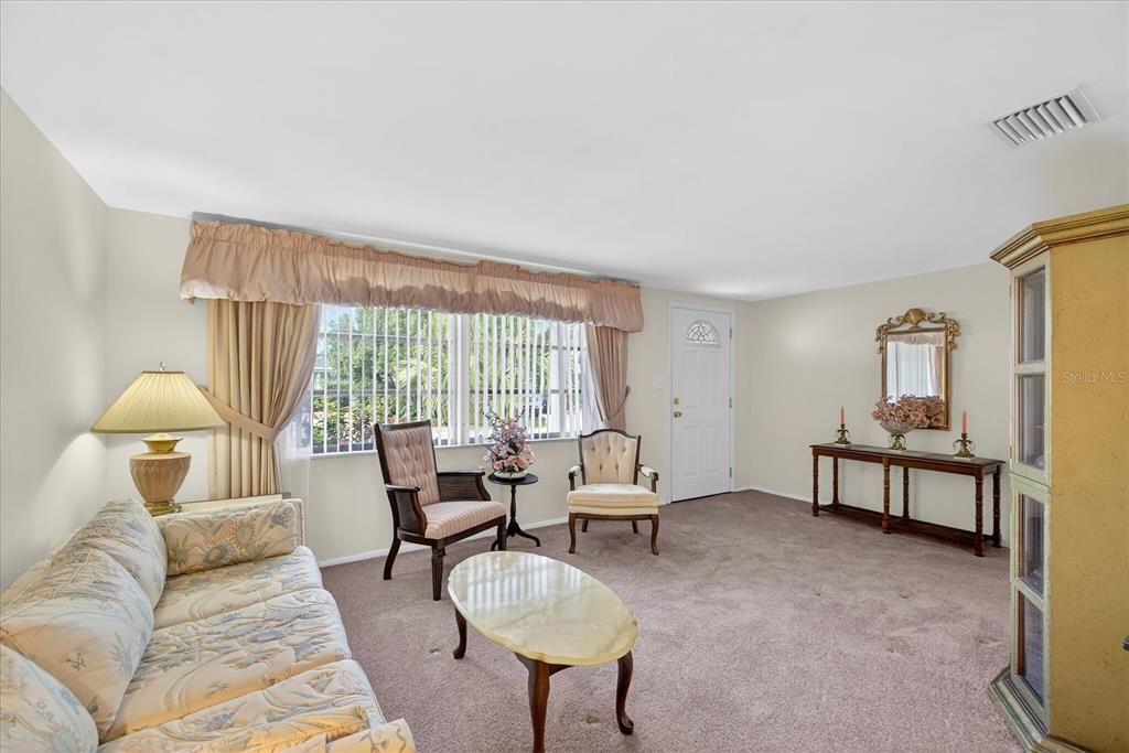 For Sale: $220,000 (2 beds, 2 baths, 1132 Square Feet)