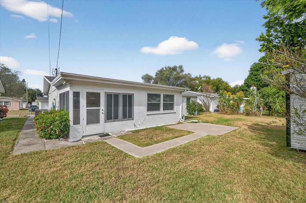 For Sale: $220,000 (2 beds, 2 baths, 1132 Square Feet)