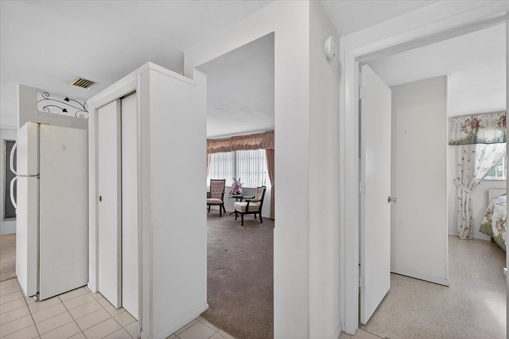 For Sale: $220,000 (2 beds, 2 baths, 1132 Square Feet)