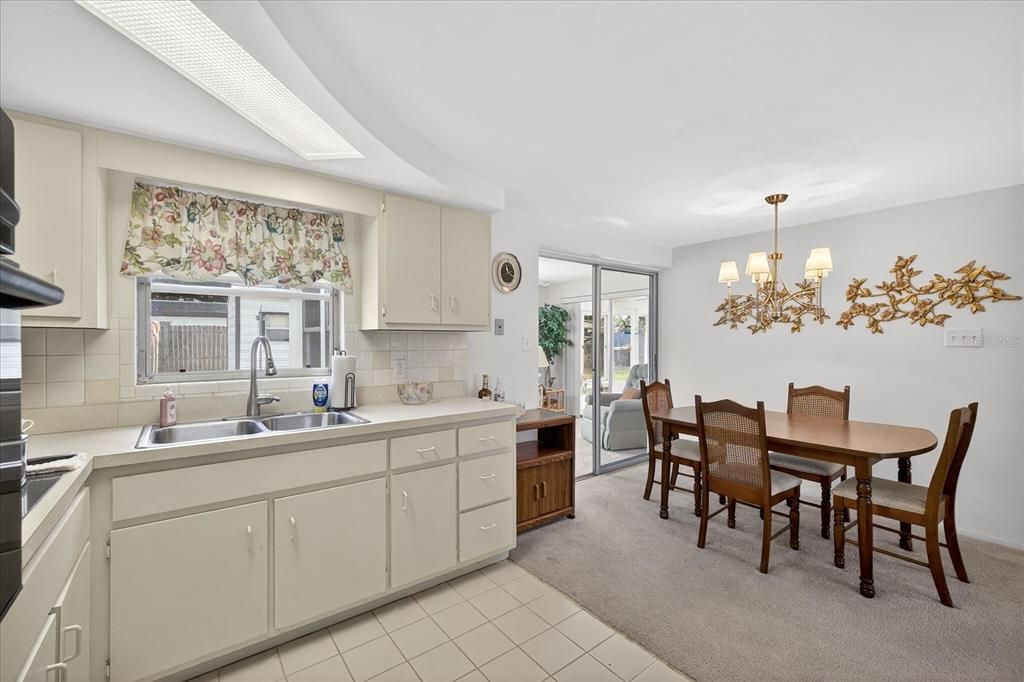 For Sale: $220,000 (2 beds, 2 baths, 1132 Square Feet)