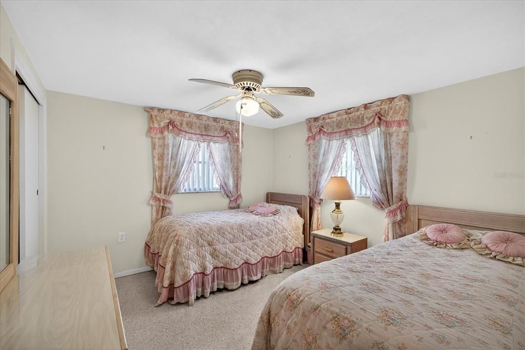 For Sale: $220,000 (2 beds, 2 baths, 1132 Square Feet)