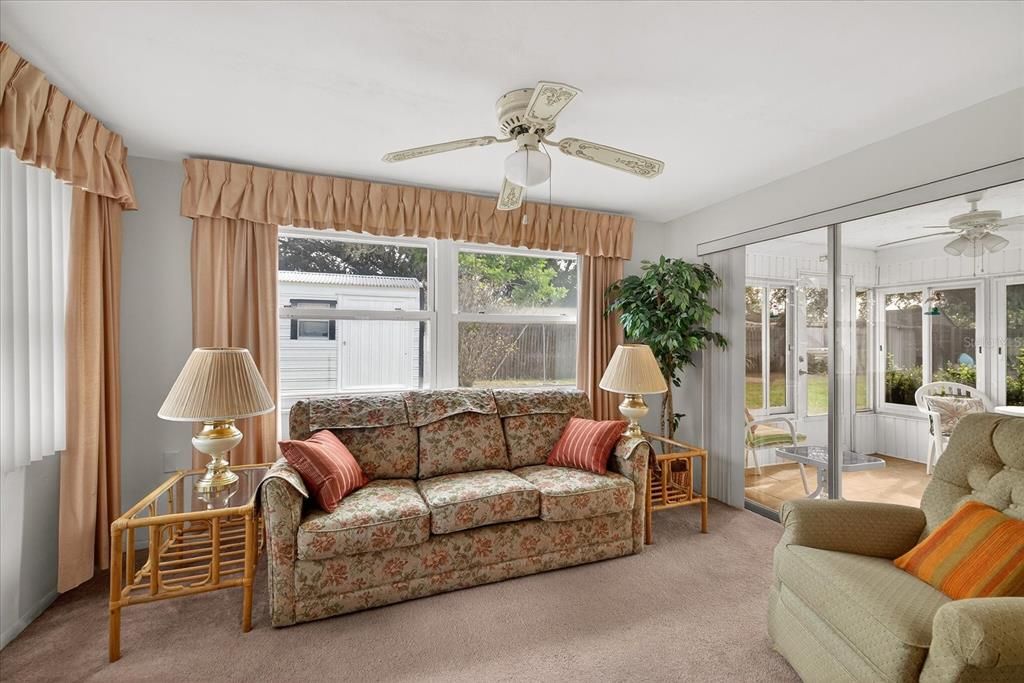 For Sale: $220,000 (2 beds, 2 baths, 1132 Square Feet)