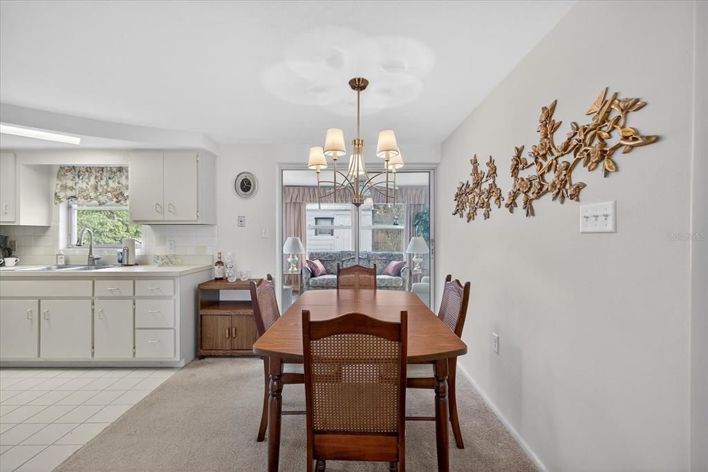 For Sale: $220,000 (2 beds, 2 baths, 1132 Square Feet)