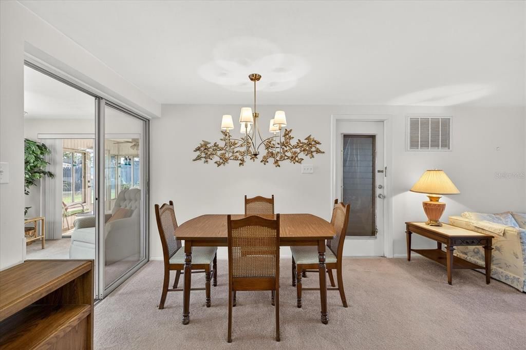 For Sale: $220,000 (2 beds, 2 baths, 1132 Square Feet)