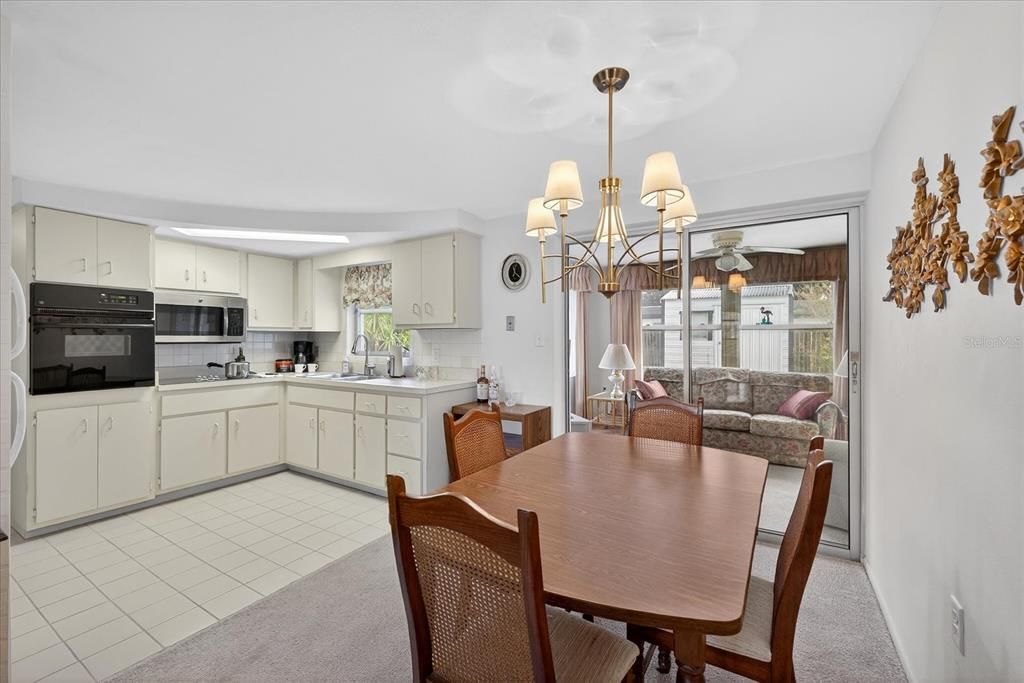 For Sale: $220,000 (2 beds, 2 baths, 1132 Square Feet)