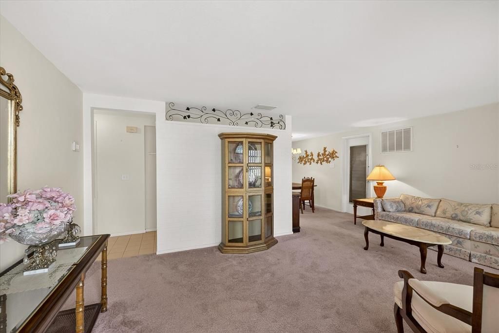 For Sale: $220,000 (2 beds, 2 baths, 1132 Square Feet)