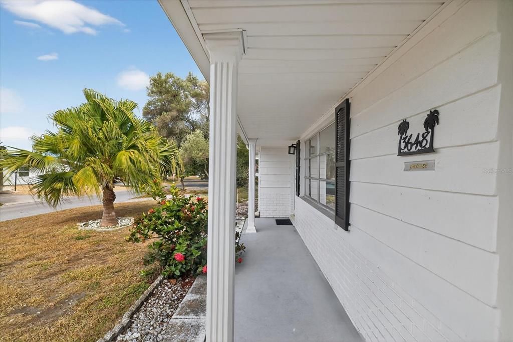 For Sale: $220,000 (2 beds, 2 baths, 1132 Square Feet)