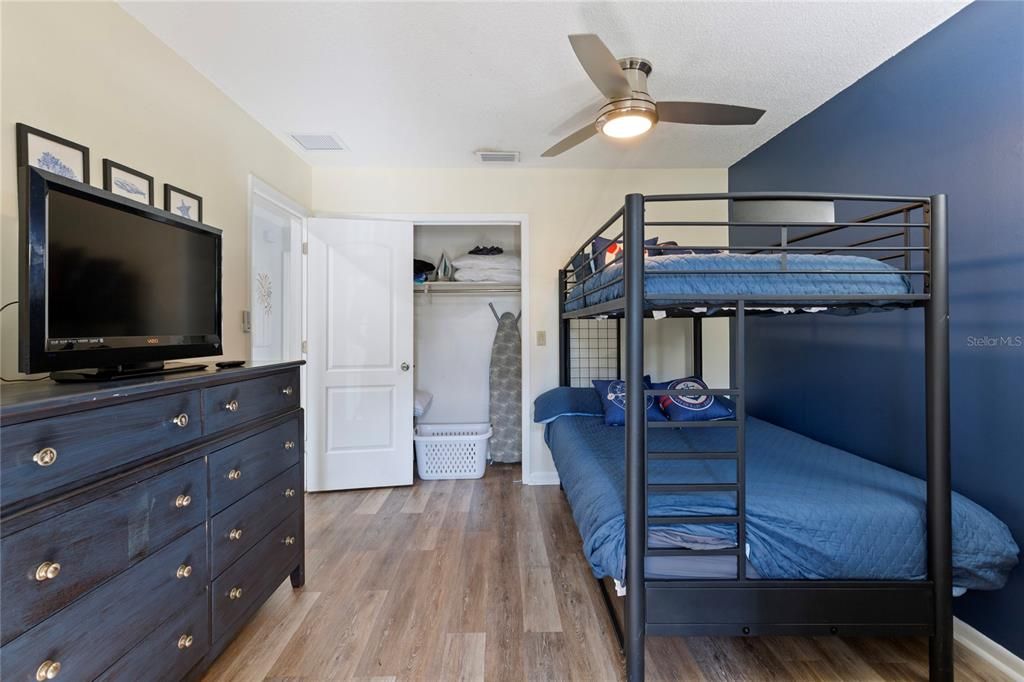 На продажу: $649,000 (5 спален, 3 ванн, 2422 Квадратных фут)