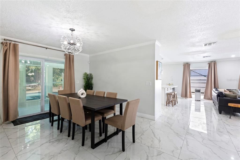 На продажу: $649,000 (5 спален, 3 ванн, 2422 Квадратных фут)