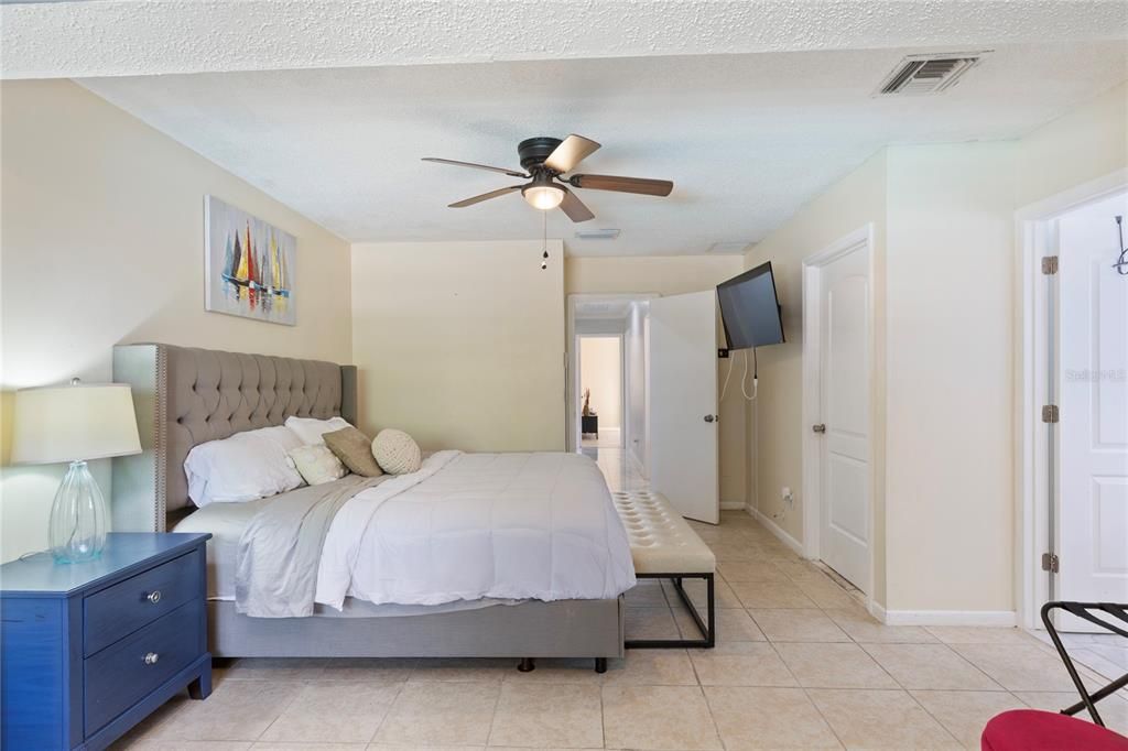 На продажу: $649,000 (5 спален, 3 ванн, 2422 Квадратных фут)