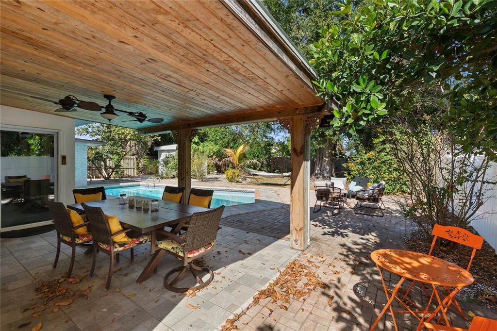 На продажу: $649,000 (5 спален, 3 ванн, 2422 Квадратных фут)