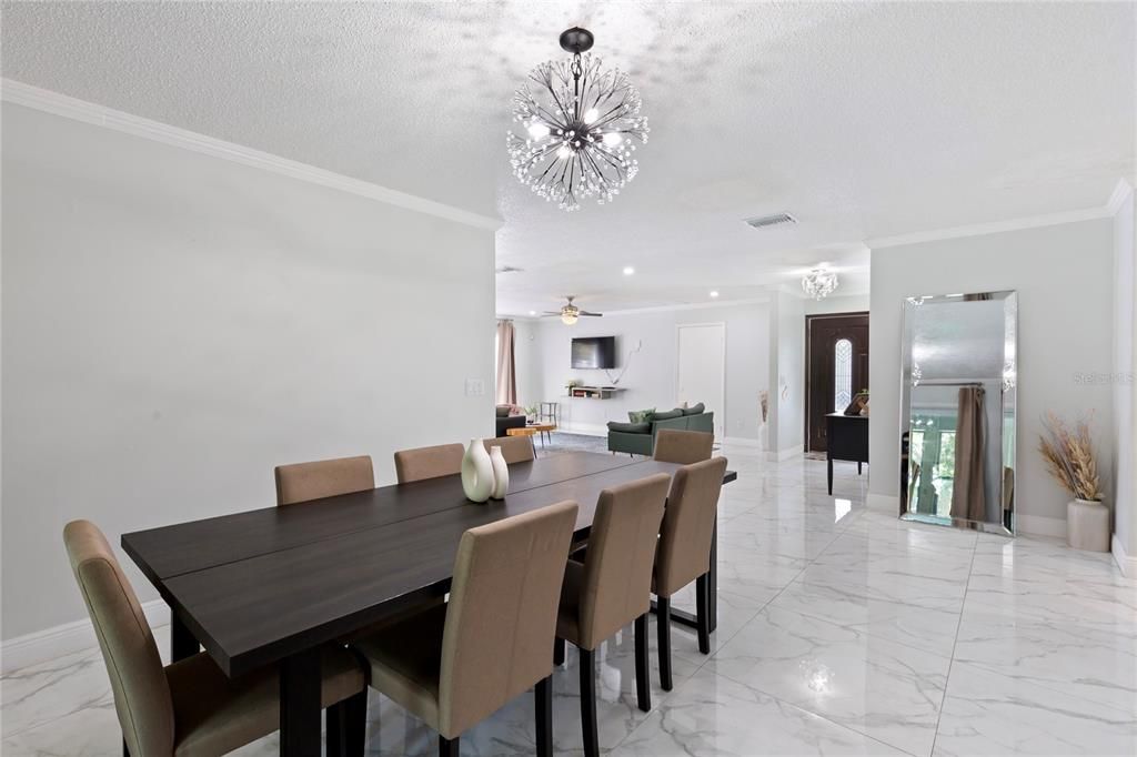 На продажу: $649,000 (5 спален, 3 ванн, 2422 Квадратных фут)