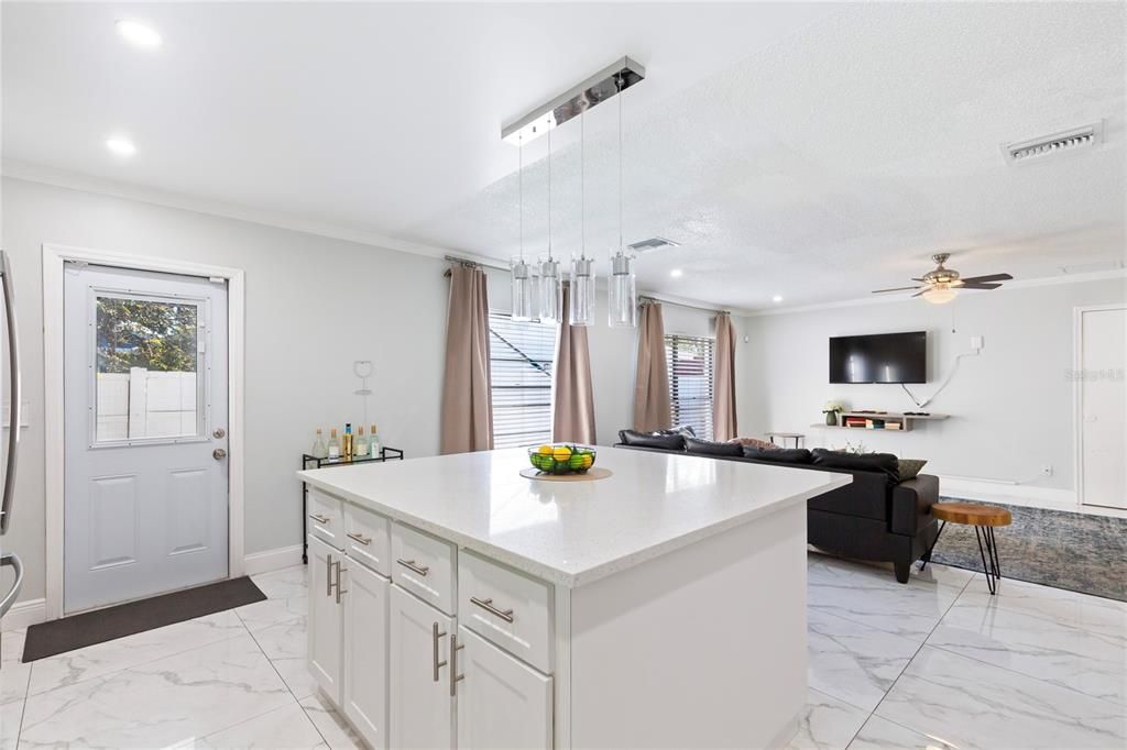 На продажу: $649,000 (5 спален, 3 ванн, 2422 Квадратных фут)