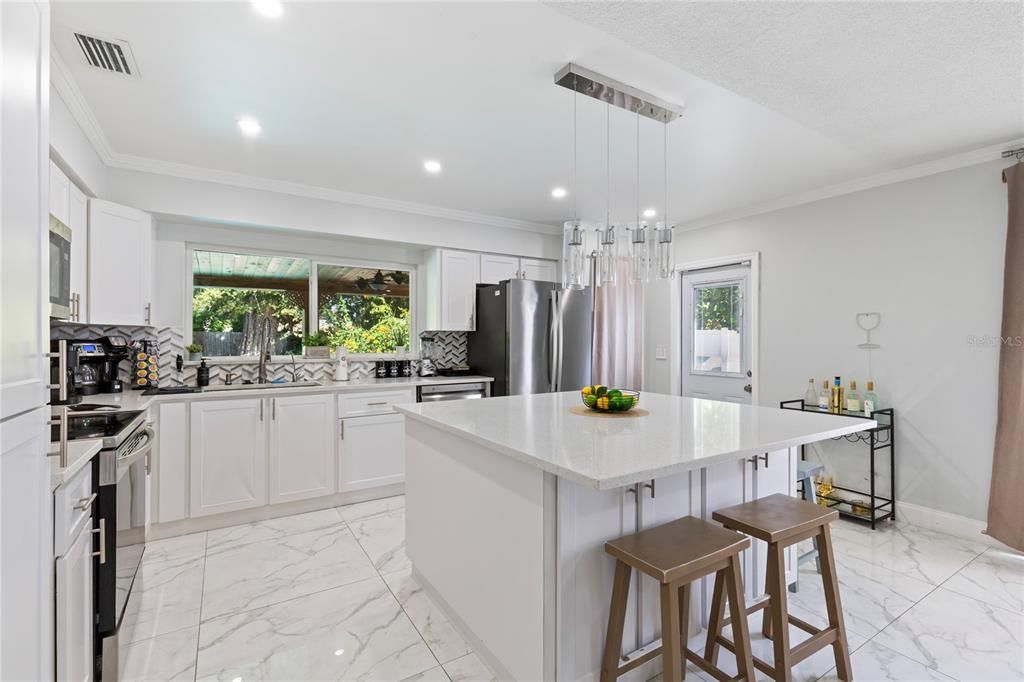 На продажу: $649,000 (5 спален, 3 ванн, 2422 Квадратных фут)