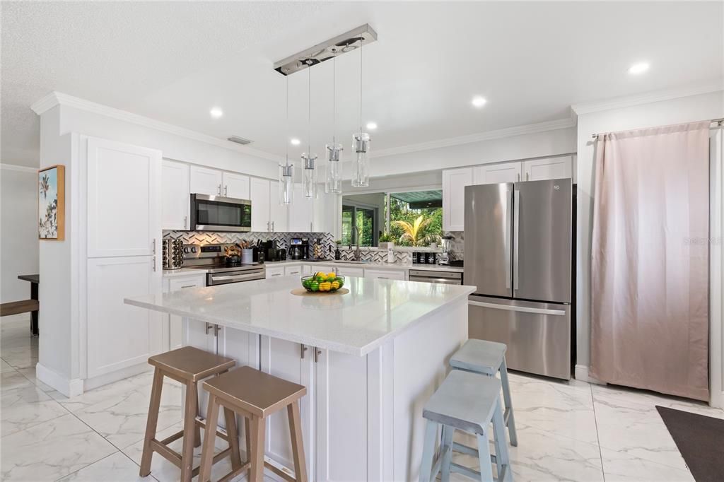 На продажу: $649,000 (5 спален, 3 ванн, 2422 Квадратных фут)