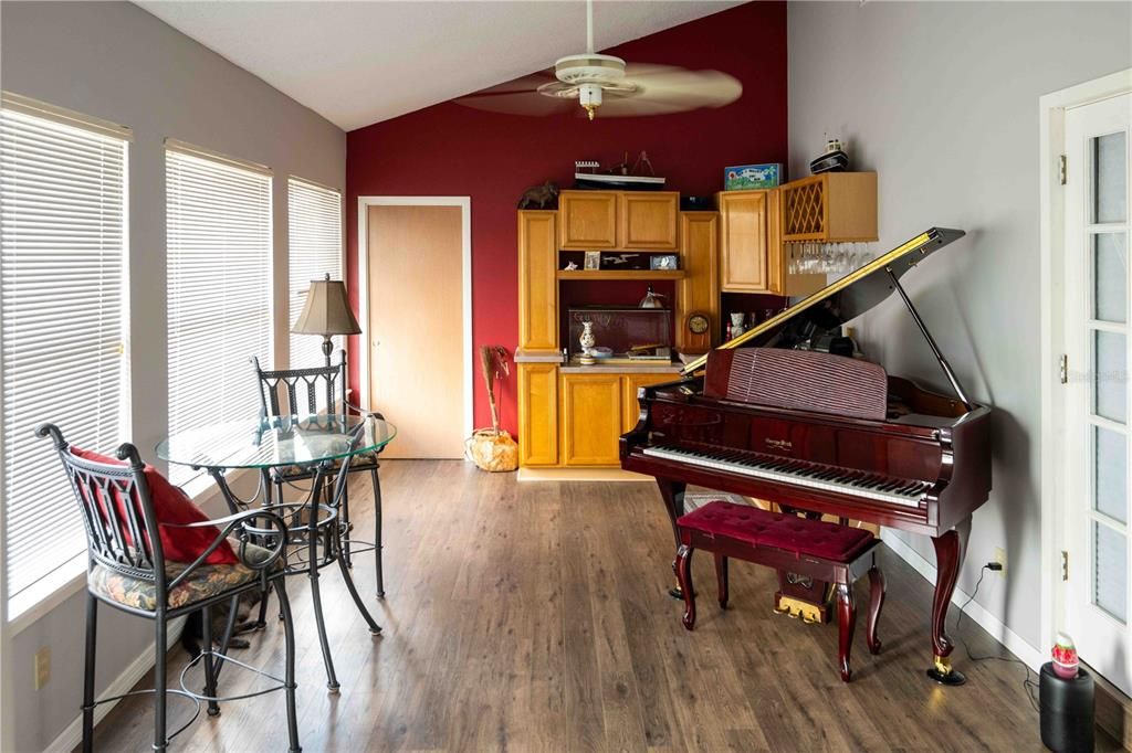 待售: $699,000 (2 贝兹, 2 浴室, 1973 平方英尺)