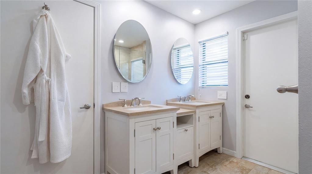 待售: $699,000 (2 贝兹, 2 浴室, 1973 平方英尺)