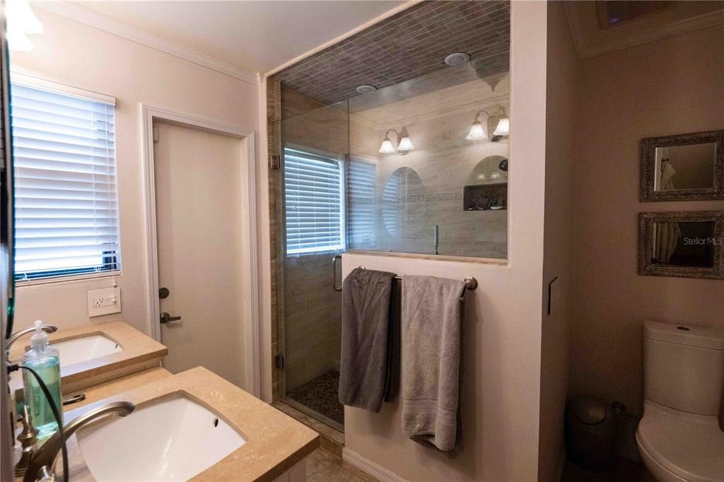 待售: $699,000 (2 贝兹, 2 浴室, 1973 平方英尺)