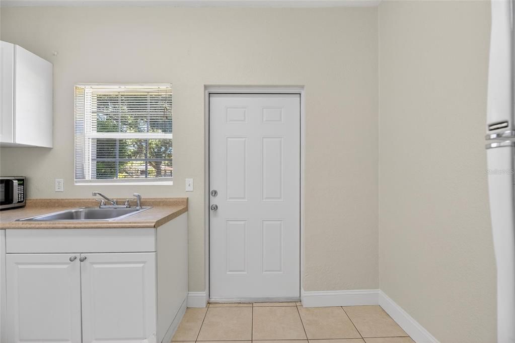 待售: $475,000 (4 贝兹, 3 浴室, 2078 平方英尺)