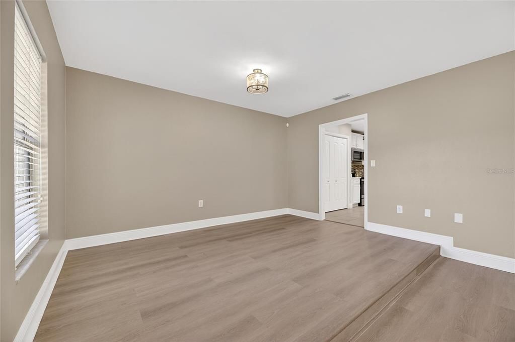 待售: $475,000 (4 贝兹, 3 浴室, 2078 平方英尺)