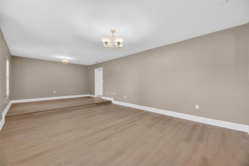 待售: $475,000 (4 贝兹, 3 浴室, 2078 平方英尺)