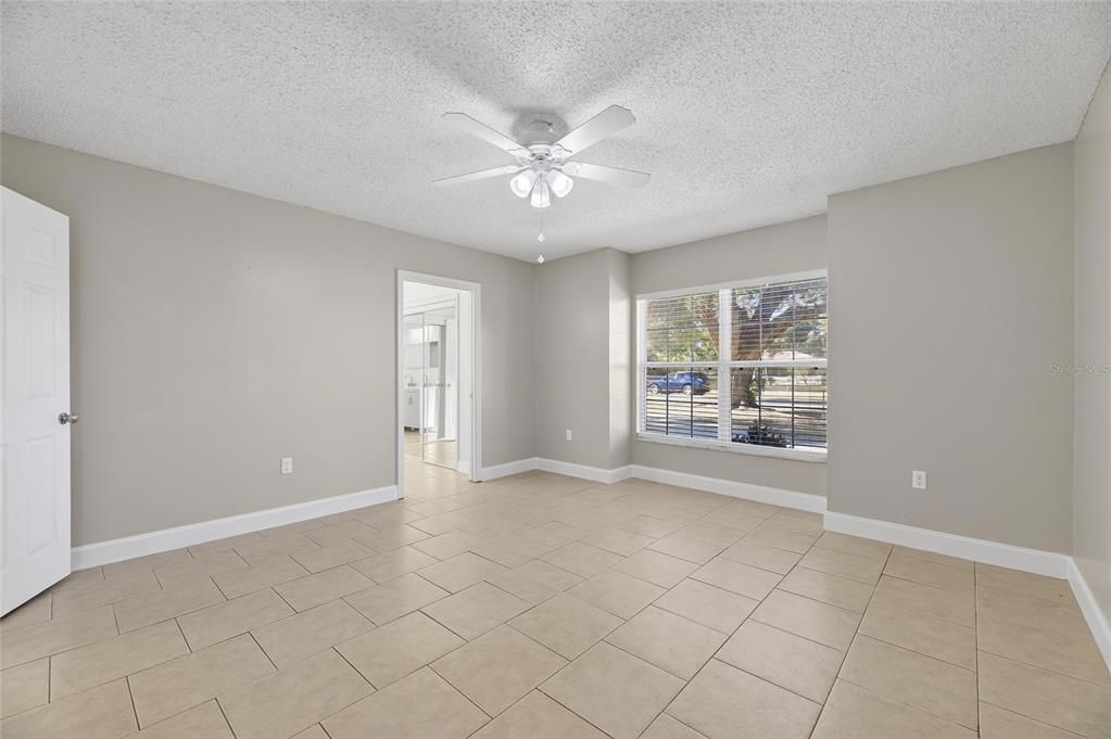 待售: $475,000 (4 贝兹, 3 浴室, 2078 平方英尺)