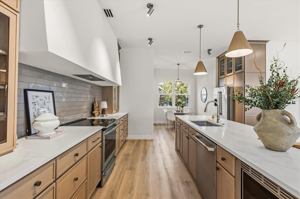 Activo con contrato: $757,000 (4 camas, 2 baños, 2258 Pies cuadrados)