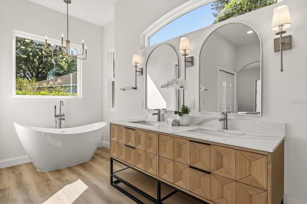 Activo con contrato: $757,000 (4 camas, 2 baños, 2258 Pies cuadrados)