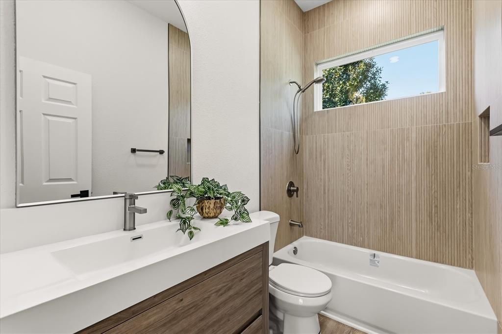 Activo con contrato: $757,000 (4 camas, 2 baños, 2258 Pies cuadrados)