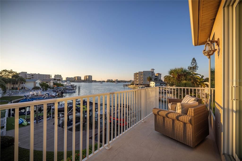 For Sale: $1,900,000 (3 beds, 3 baths, 3098 Square Feet)