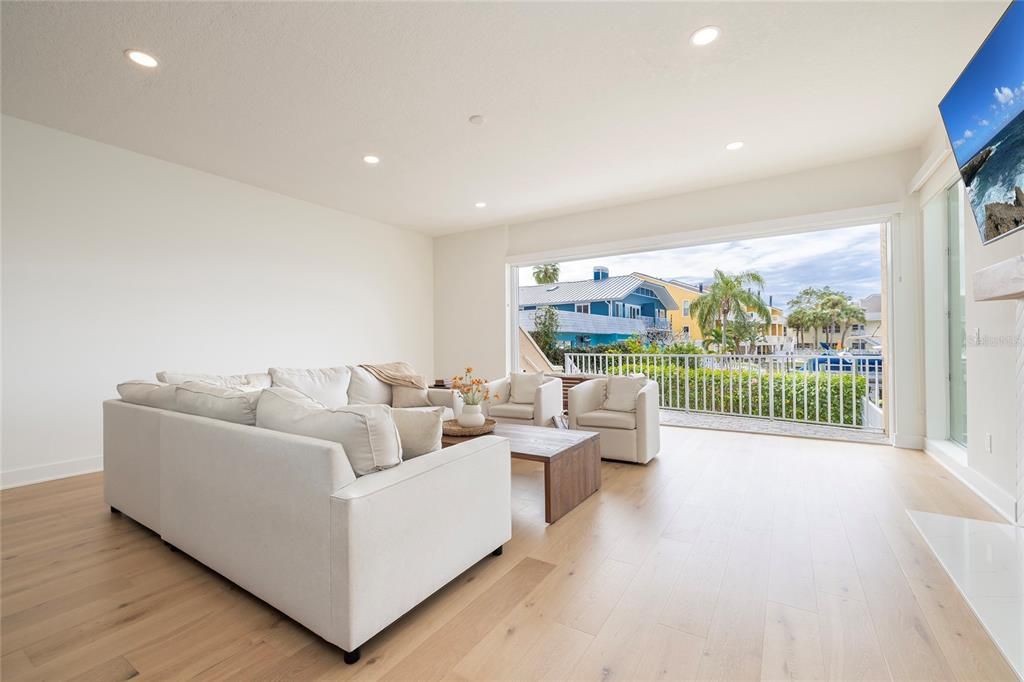 For Sale: $1,900,000 (3 beds, 3 baths, 3098 Square Feet)