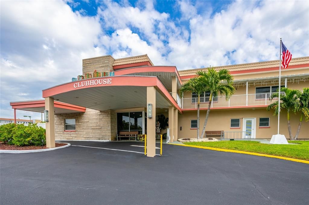 合同活跃: $194,900 (2 贝兹, 2 浴室, 1250 平方英尺)