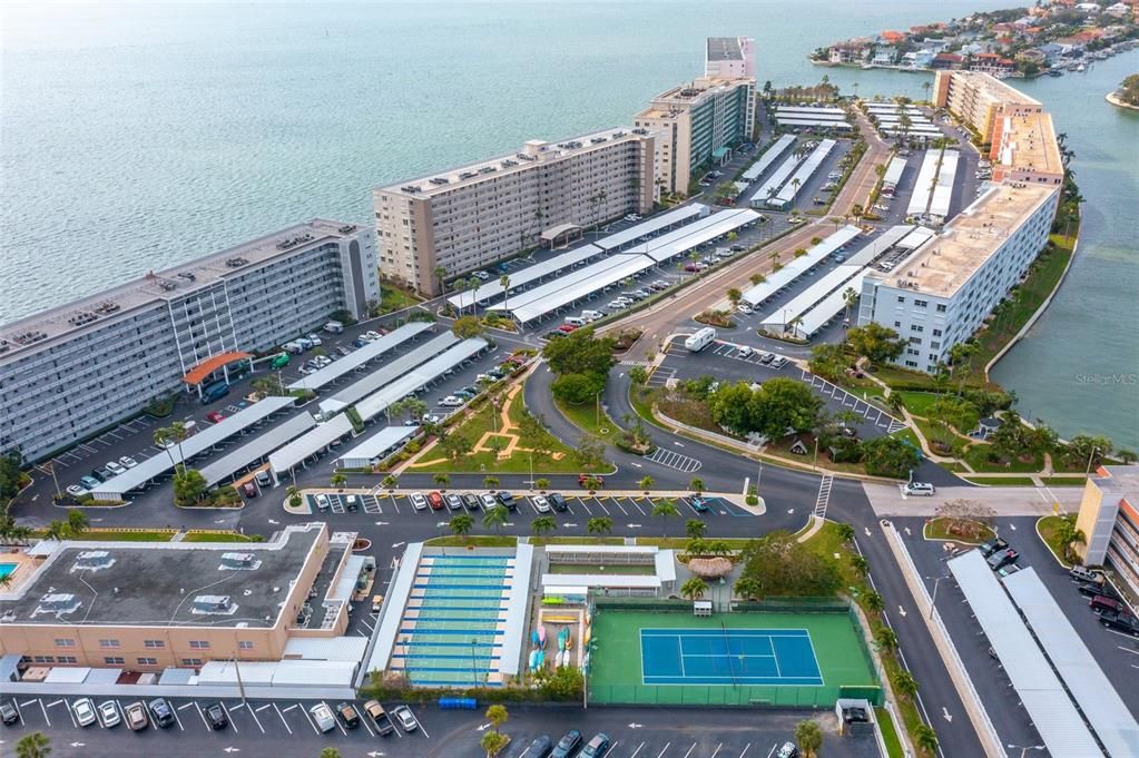 合同活跃: $194,900 (2 贝兹, 2 浴室, 1250 平方英尺)