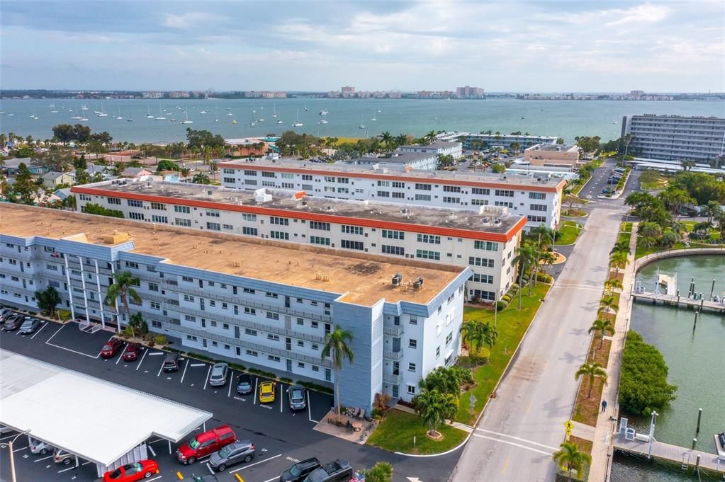 合同活跃: $194,900 (2 贝兹, 2 浴室, 1250 平方英尺)