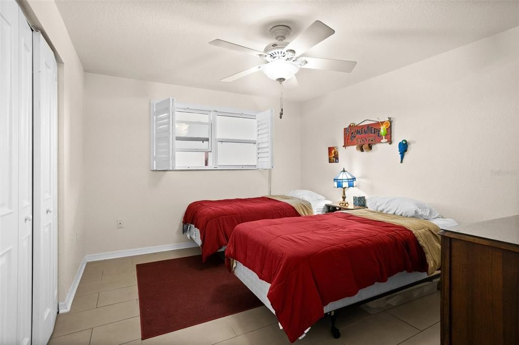 合同活跃: $194,900 (2 贝兹, 2 浴室, 1250 平方英尺)